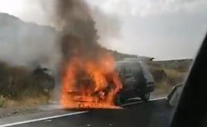 Foto: Twitter / Zapaljeni automobil izazvao veliki požar u Španiji