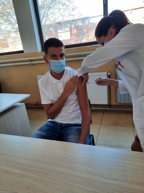 Foto: Facebook/Prvo dijete koje je primilo COVID vakcinu u BiH