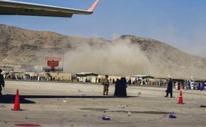 Foto: Twitter / Eksplozija u blizini aerodroma u Kabulu 