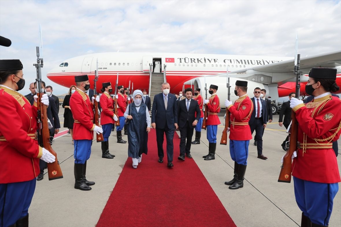 Foto: AA/Erdogan stigao u Crnu Goru