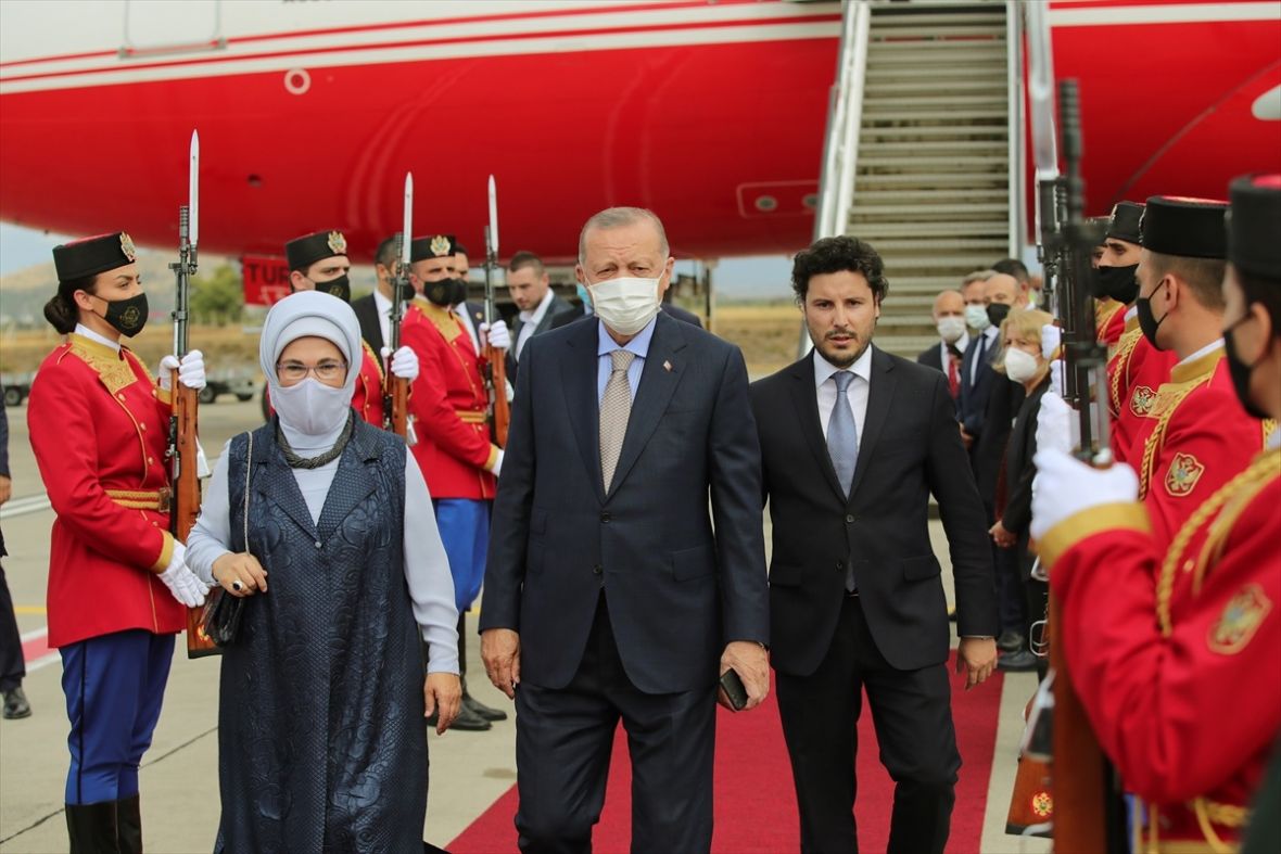 Foto: AA/Erdogan stigao u Crnu Goru
