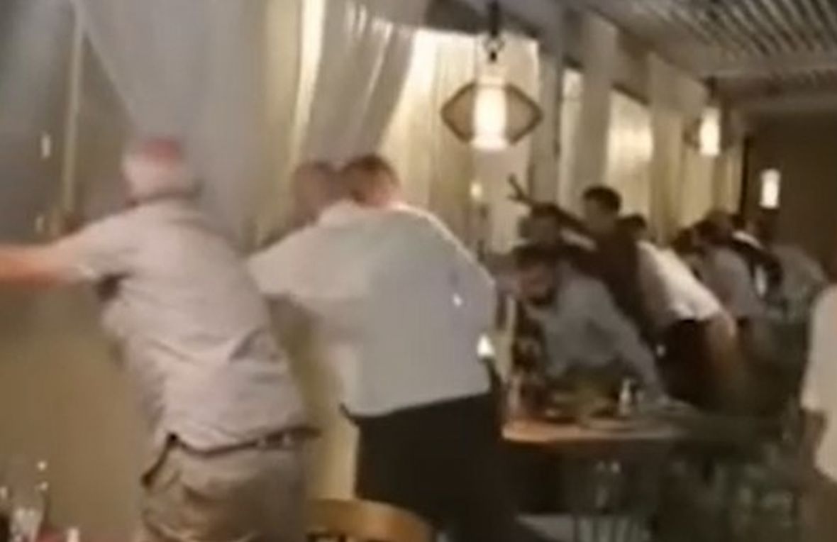 FOTO: Screenshot/Zastrašujući snimci nevremena iz Budve i Tivata: Gosti spašavali restoran