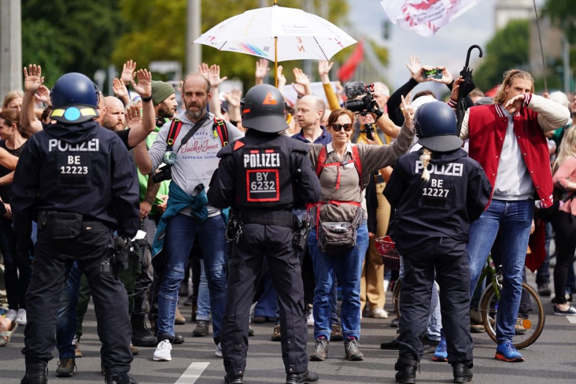 Nasilni protesti antivaksera u nekoliko europskih zemalja - undefined