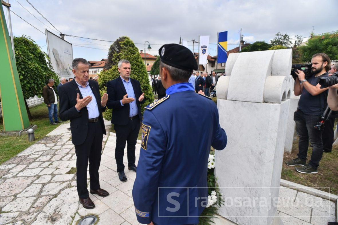 Polaganje cvijeća Kovači - undefined