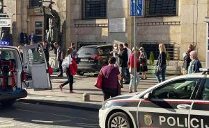 Foto: Radiosarajevo.ba / Haos u centru Sarajeva: Vozač se zabio u grupu ljudi 