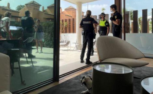 Instagram / Policija u vili Đokovića nakon pljačke