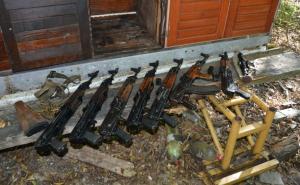 Foto: PU Gradiška / Zaplijena oružja i opreme za uzgoj droge