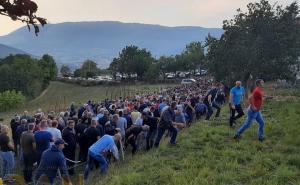 Foto: Travnički.info /  Klanjana dženaza dječaku Ahmedu Saldumu