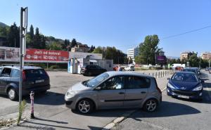 Foto: A.K./Radiosarajevo.ba / Gužve na drive-in punktu Marijin dvor 