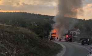 Foto: Čitatelj/Radiosarajevo.ba / Zapalio se kamion kod Podromanije