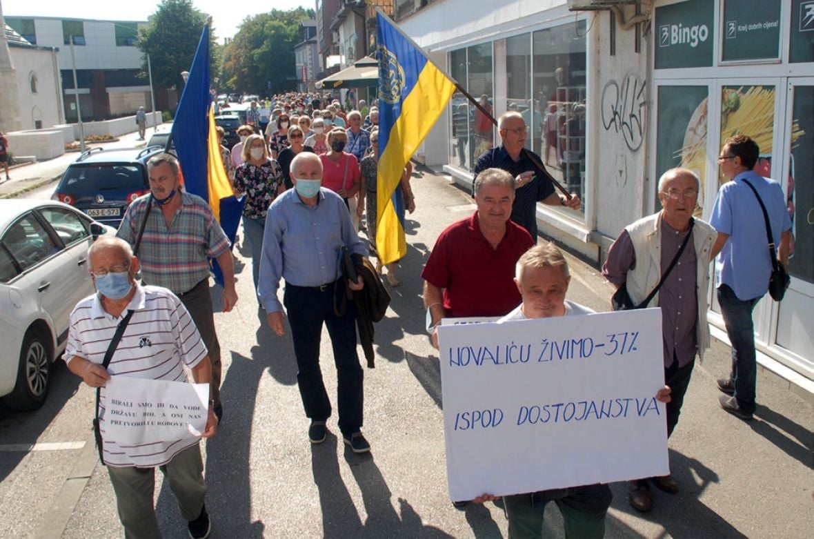 Penzioneri protestvovali u Tuzli - undefined