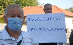 Foto: Tuzlalive.ba / Penzioneri protestvovali u Tuzli