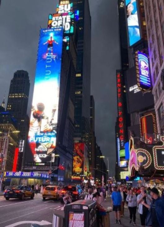 Foto: Instagram/Album Jale Brata osvanuo na Times Squareu