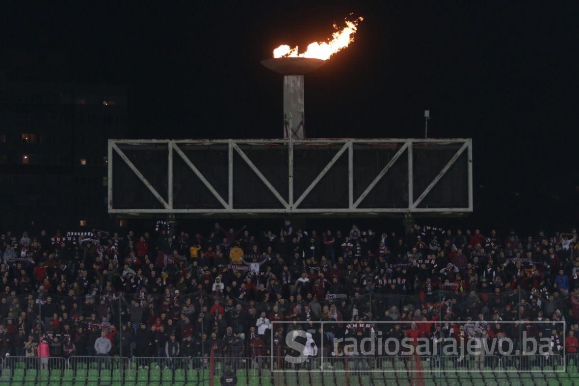 Foto: Dž. Kriještorac/Radiosarajevo.ba/Olimpijski plamen upaljen na Koševu pred meč Sarajevo - Željezničar 