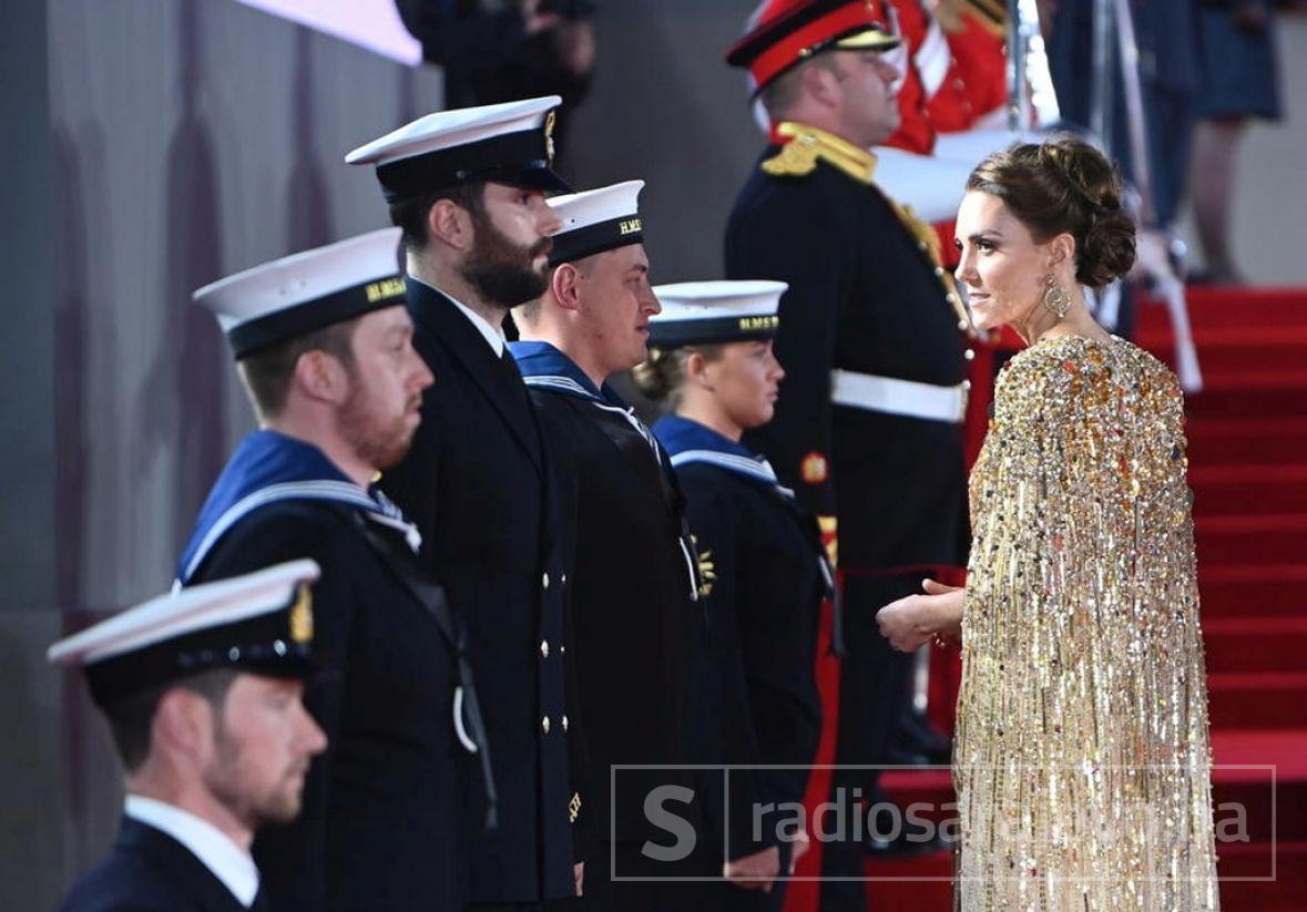 Kate Middleton oduševila izdanjem u boji zlata - undefined