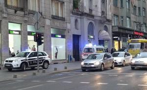 Foto: Radiosarajevo.ba / Dva vozila MUP-a KS i Hitna pomoć u Titovoj ulici