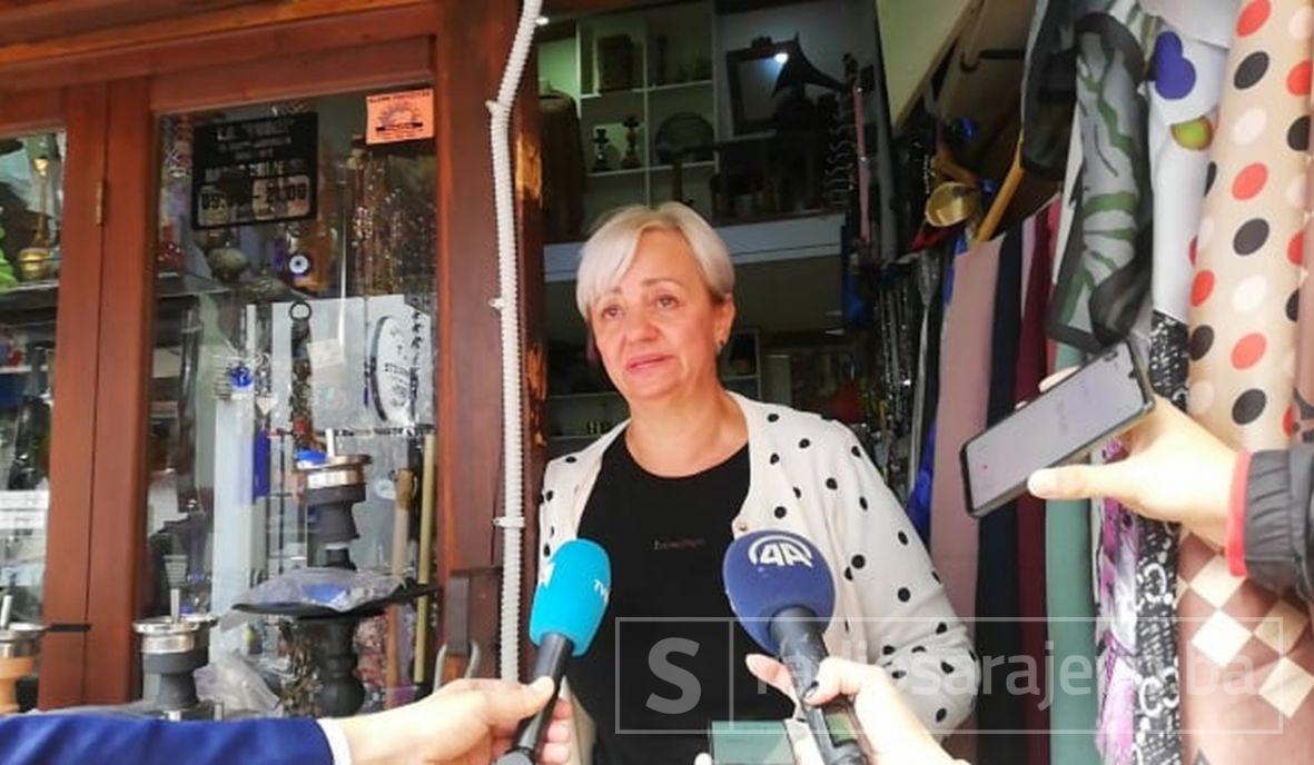 FOTO: Radiosarajevo.ba/Tuga ispred Narodne kuhinje nakon smrti Tetke Zilhe