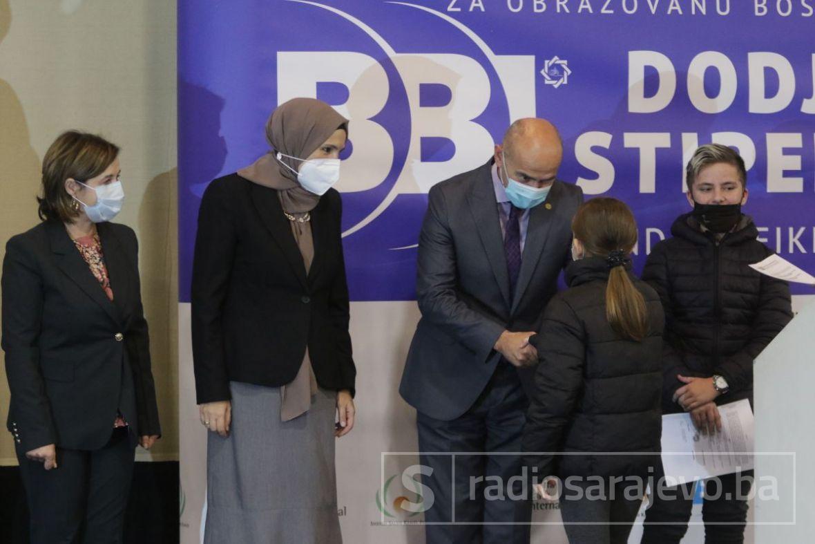Foto: Dž. K. / Radiosarajevo.ba/Dodijeljene stipendije BBI banke za učenike i studente
