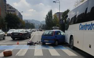 FOTO: Radiosarajevo.ba / Automobil u Sarajevu udario biciklistu 