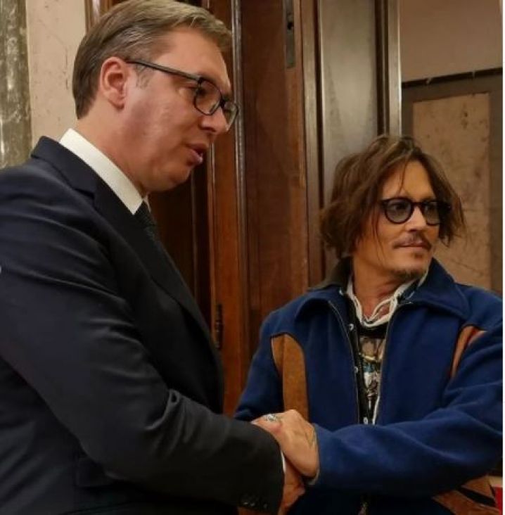 Foto: Instagram/Johnny Depp poklonio zanimljivu figuru Aleksandru Vučiću