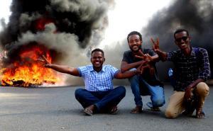 Foto: EPA-EFE / Haos na ulicama Sudana (slikano 21. oktobra)