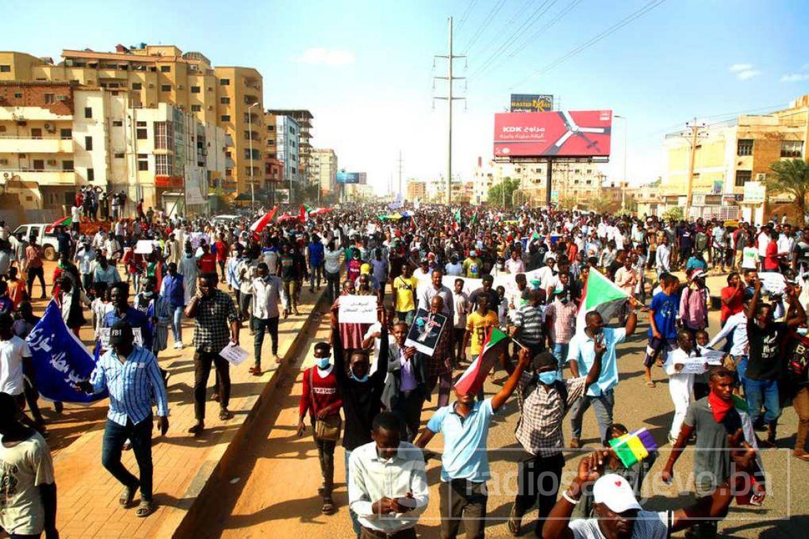 Foto: EPA-EFE/Haos na ulicama Sudana (slikano 21. oktobra)