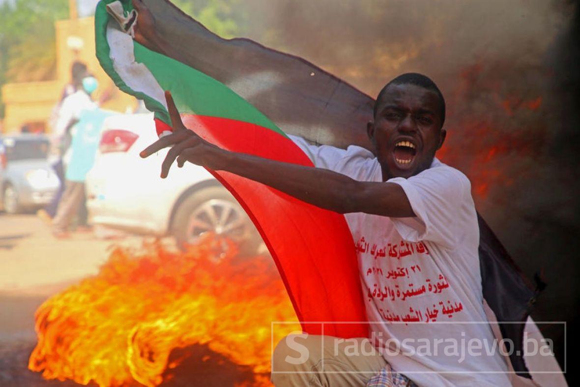 Foto: EPA-EFE/Haos na ulicama Sudana (slikano 21. oktobra)