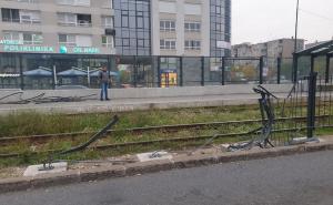 FOTO: Radiosarajevo.ba / Ograda na Otoci uništena