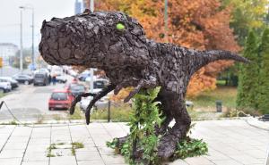 Foto: A.K./Radiosarajevo.ba / Skulptura dinosaurusa kao upozorenje o klimatskim promjenama