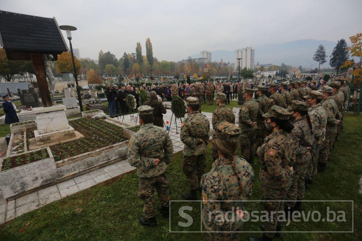 Foto: Dž. K. / Radiosarajevo.ba/Vijenci i svijeće za poginule i nestale pripadnike HVO-a u Sarajevu