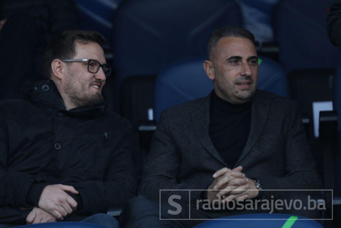 Foto: Dž. K. / Radiosarajevo.ba/Petev i menadžer Dikonja na meču na Grbavici