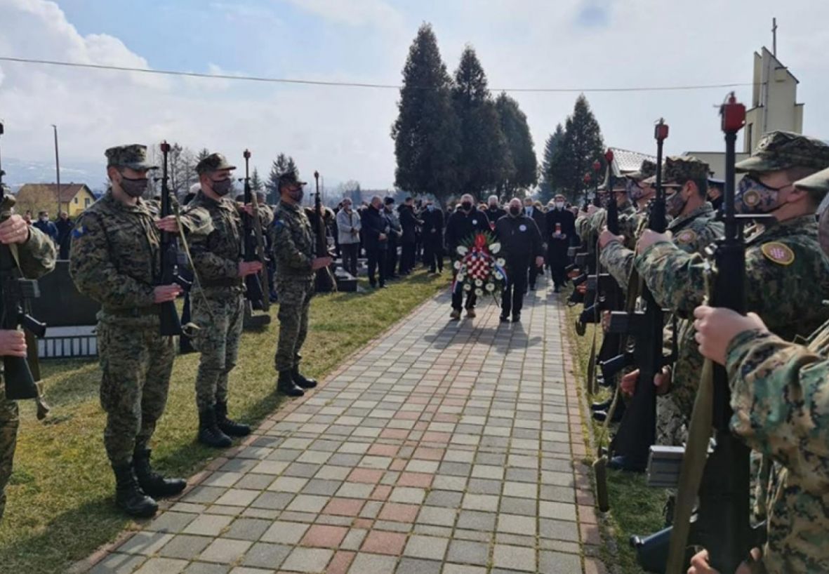 Foto: HDZ BiH/Pripadnici Hrvatske vojske u Bugojnu 