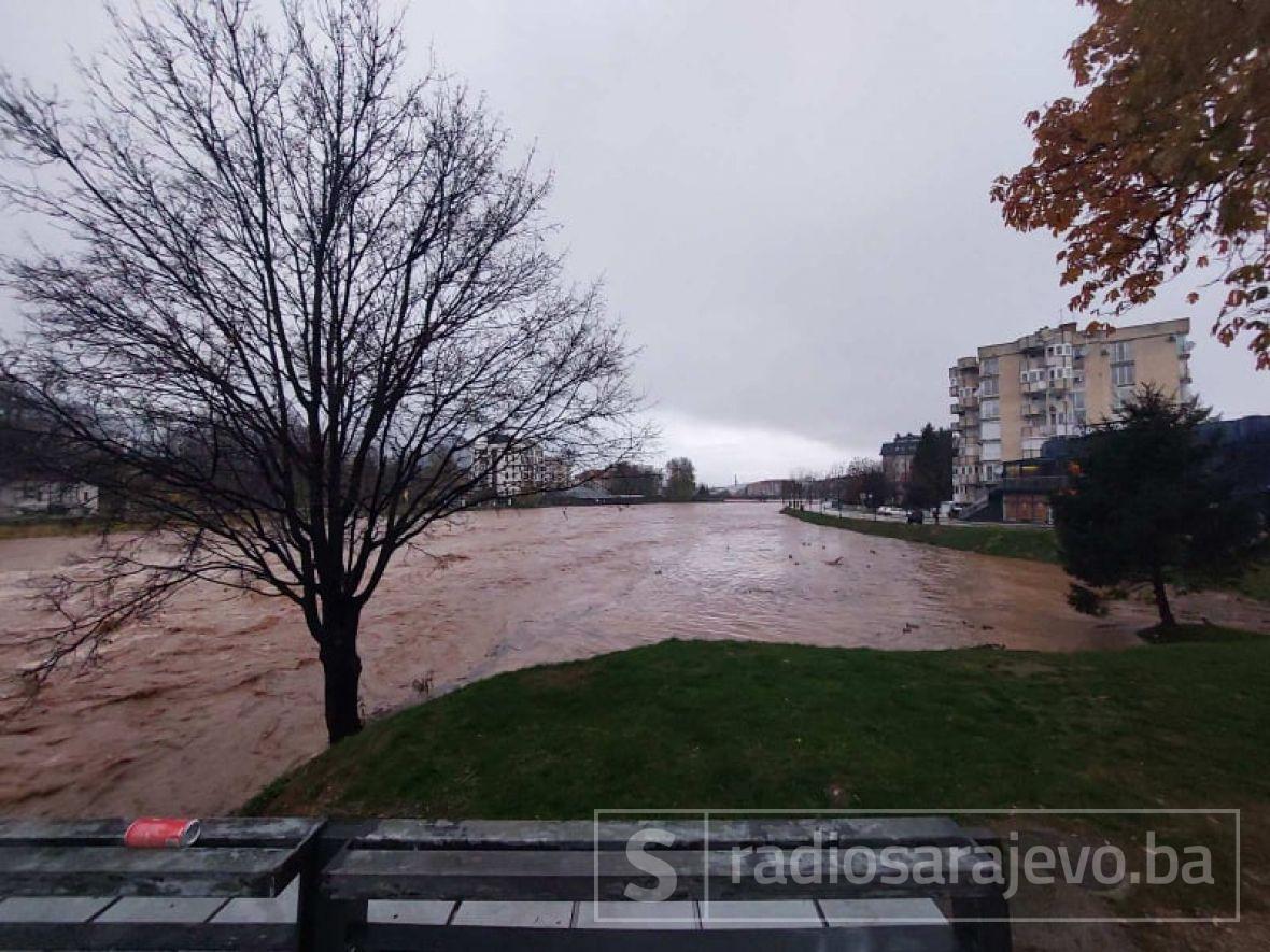 Foto: Radiosarajevo.ba/Butmir pod vodom, Željeznica nabujala 