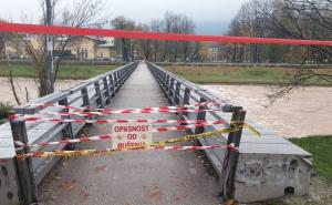 Foto: Facebook grupa Hrasnica / Zatvoren pješački most na Ilidži 