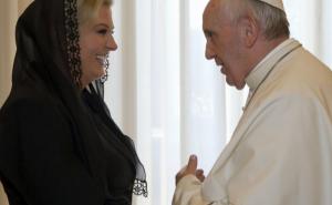 FOTO: Screenshot / Kolinda Grabar Kitarović i papa Franjo