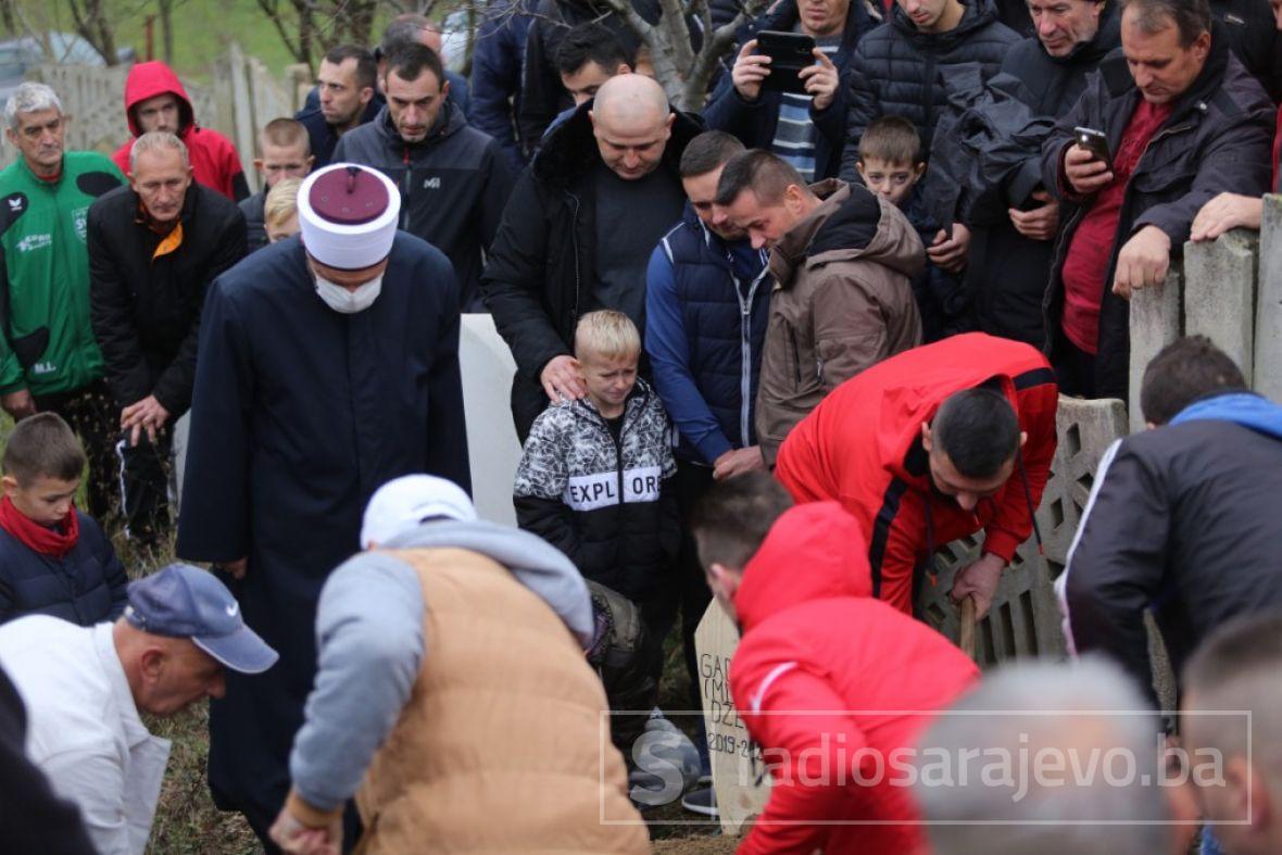 Foto: Dž. K. / Radiosarajevo.ba/Potresne slike ukopa djevojčice Džene Gadžun