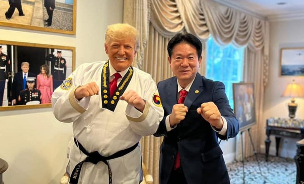 Foto: Twitter/Trump dobio crni pojas deveti dan u taekwondou