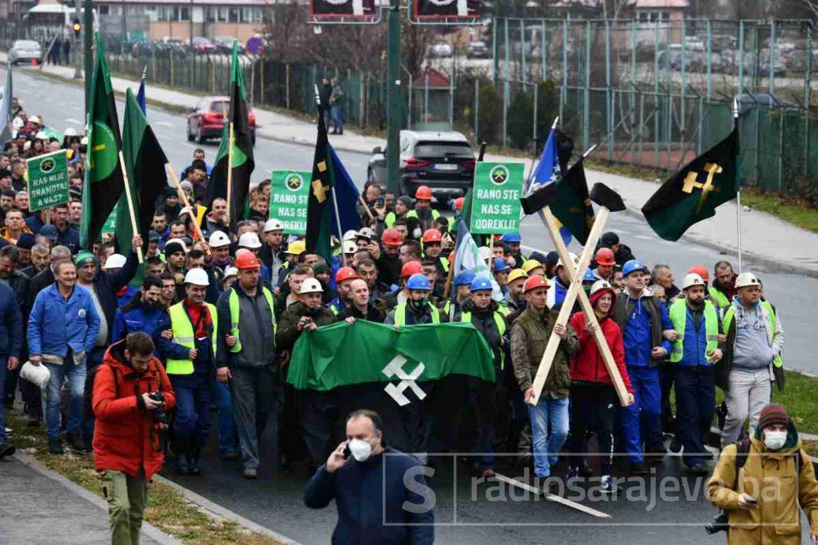 Foto: A. K. /Radiosarajevo.ba/Protesti rudara ispred Vlade Federacije BiH 