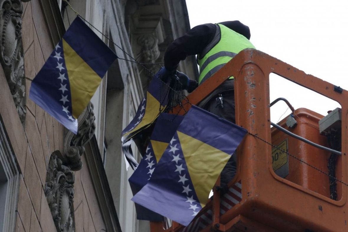 Počelo ukrašavanje ulica Sarajeva povodom Dana državnosti BiH - undefined