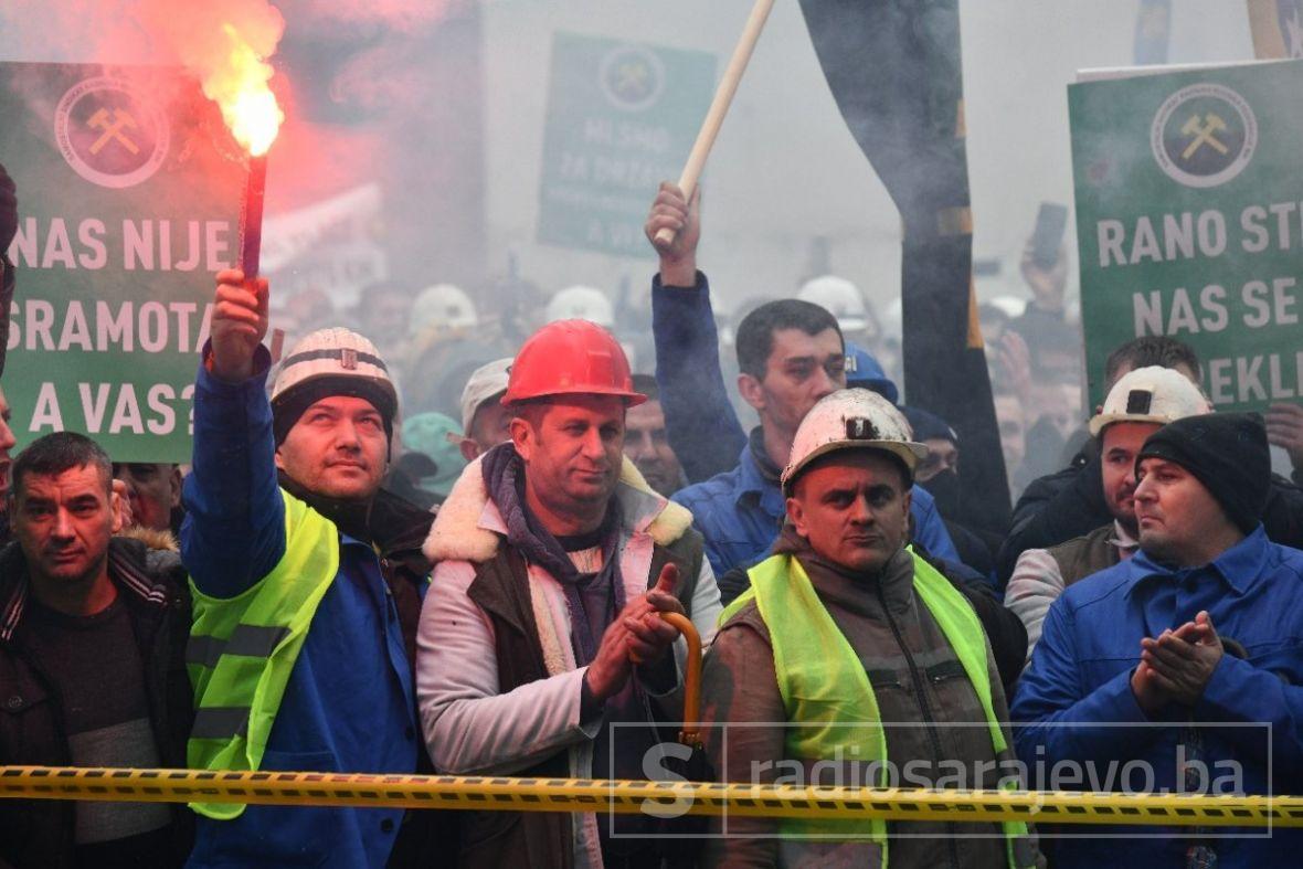 Foto: A. K. /Radiosarajevo.ba/Protest rudara ispred Vlade Federacije BiH 