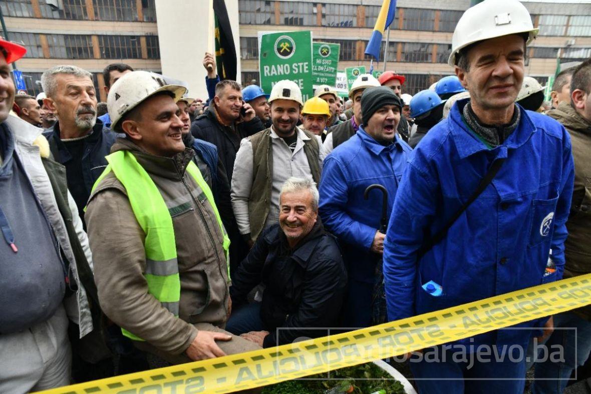 Foto: A. K. /Radiosarajevo.ba/Protest rudara ispred Vlade Federacije BiH 