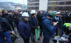 Foto: Dž. K. / Radiosarajevo.ba / Rudari ostaju ispred zgrade Vlade 