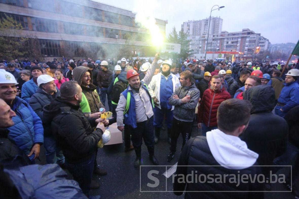 Foto: Dž. K. / Radiosarajevo.ba/Rudari sa protesta ispred zgrade Vlade 
