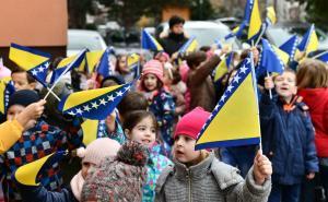 Foto: A. K. / Radiosarajevo.ba / Sarajevski mališani svečanim defileom obilježili Dan državnosti BiH