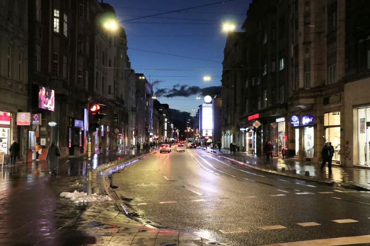 Foto: Vlada KS/Radovi iluminacije dijela ulica Maršala Tita i Ferhadija u završnoj fazi