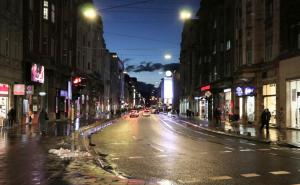 Foto: Vlada KS / Radovi iluminacije dijela ulica Maršala Tita i Ferhadija u završnoj fazi