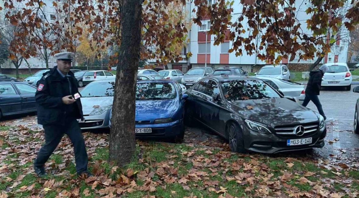 Foto: Srpska info/Slupao automobile na parkingu i pobjegao