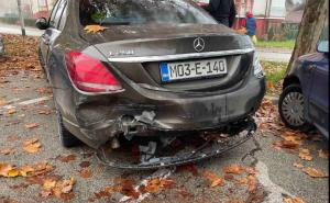 Foto: Srpska info / Slupao automobile na parkingu i pobjegao