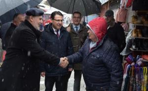 Foto: Vlada KS / Resorni ministar posjetio pijacu i obišao trgovce