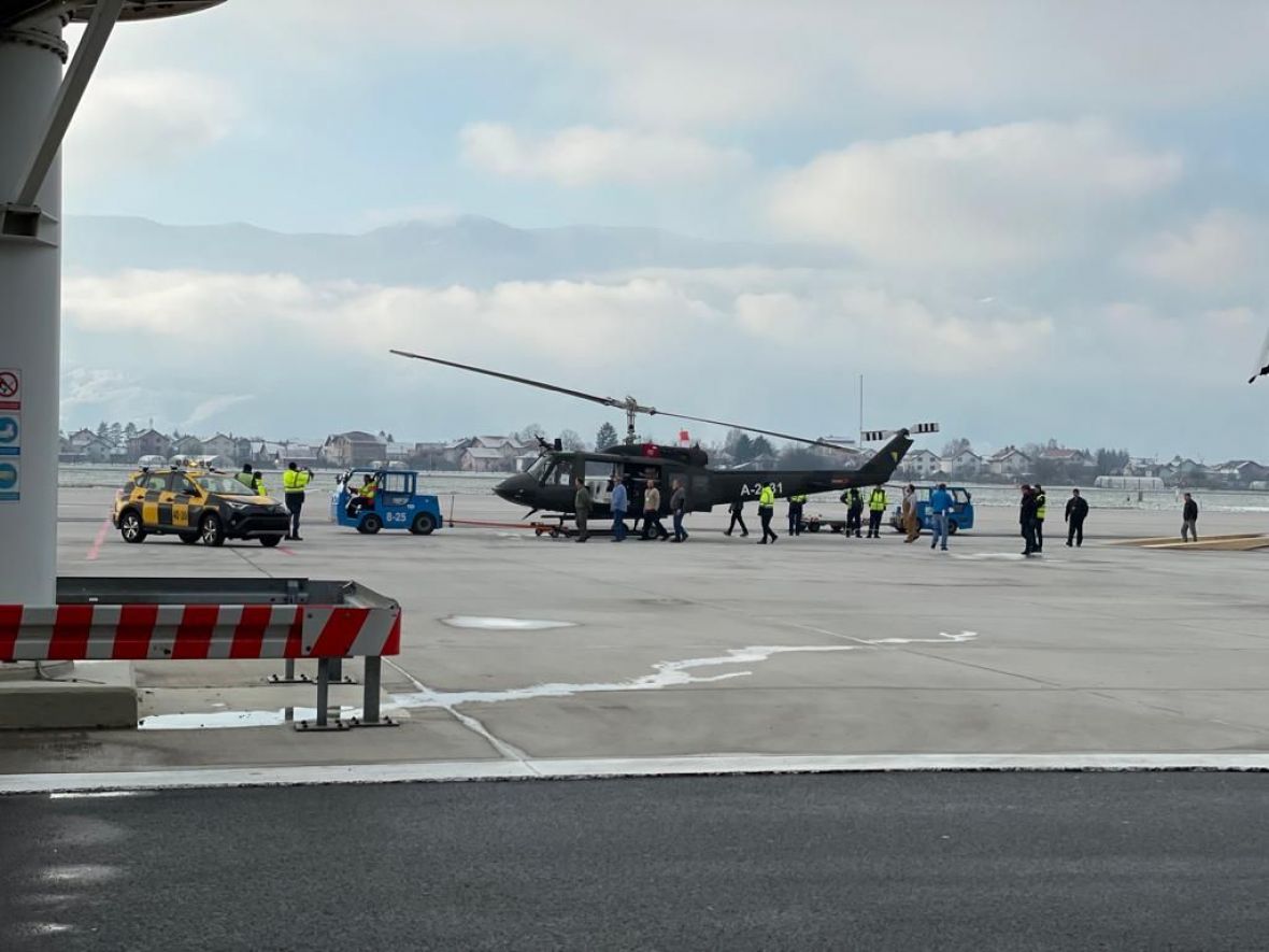 Foto: MOBiH/Stigli helikopteri!